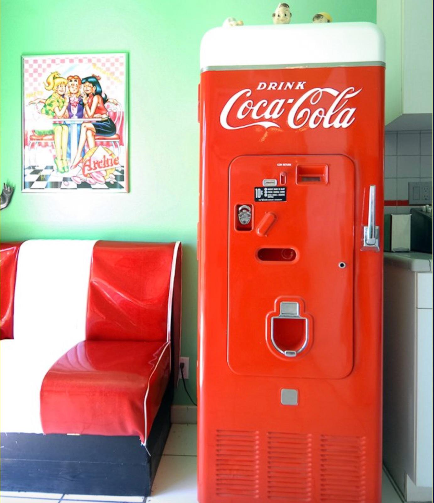 R's 50's Vinatge House — photo 4