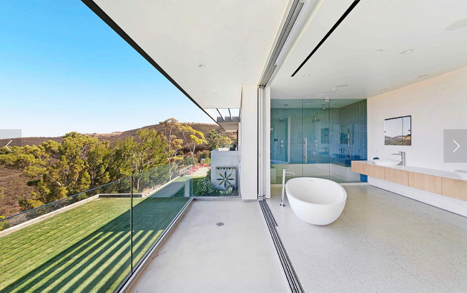 R's Artist Modern Mansion — photo 11