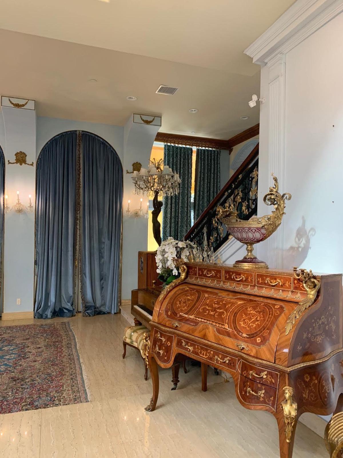 R's French Mansion — photo 2