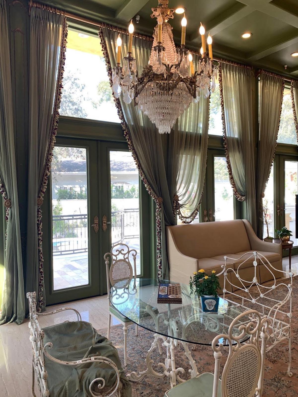 R's French Mansion — photo 7