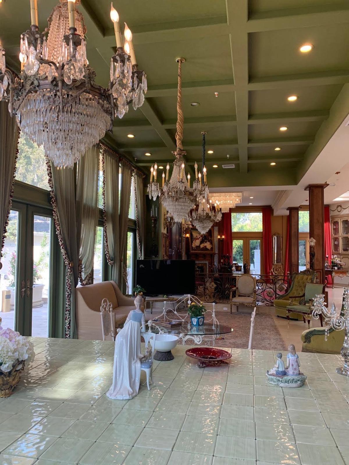 R's French Mansion — photo 1