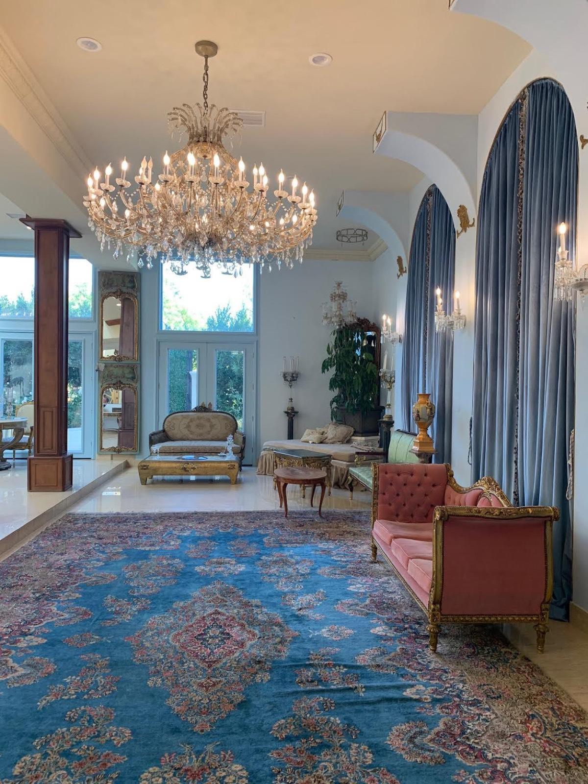 R's French Mansion — photo 9