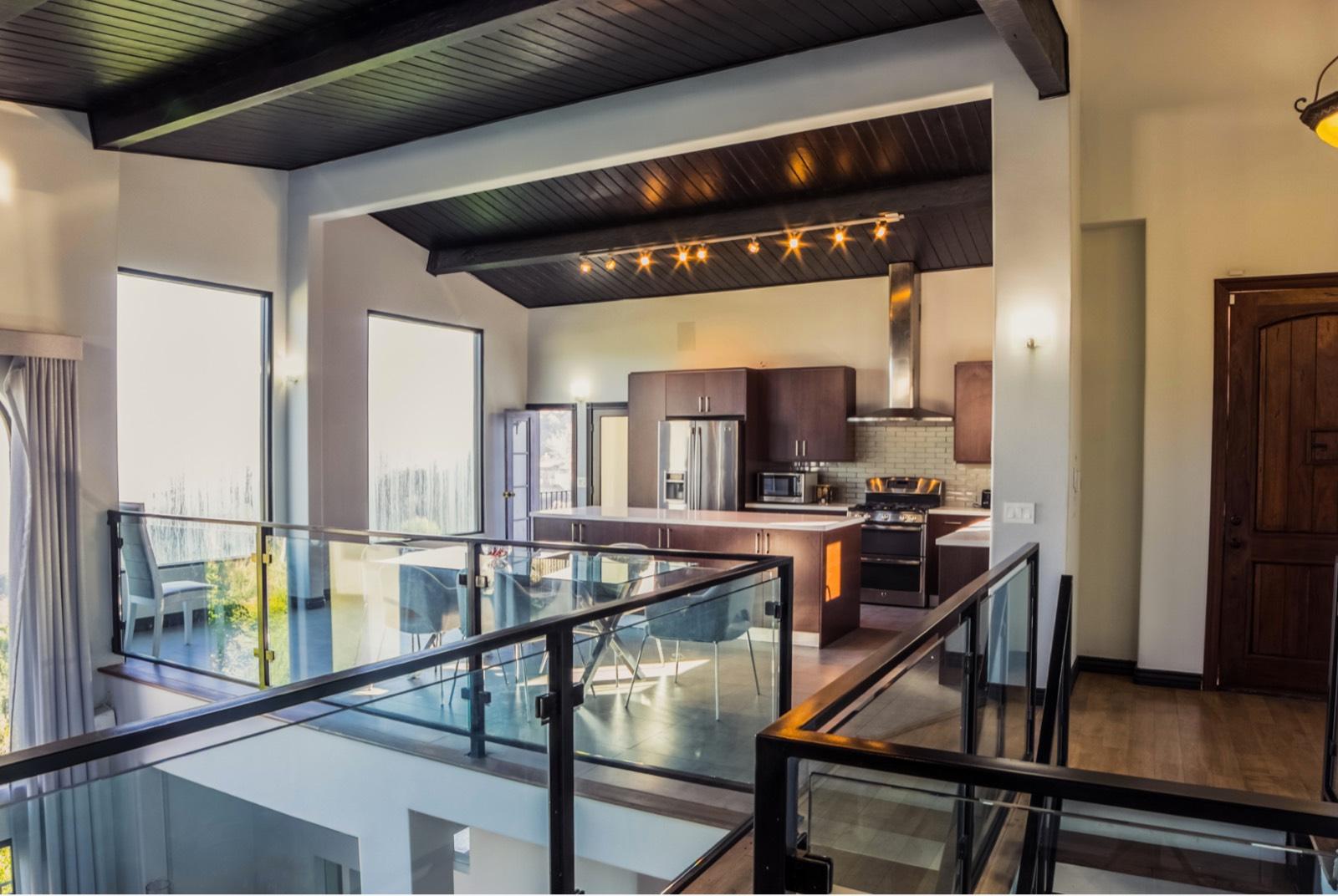 R's Hollywood Hills House — photo 2