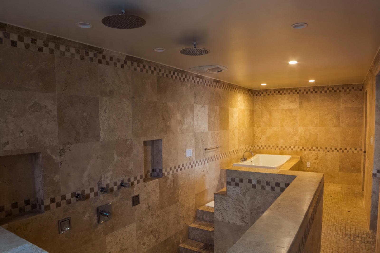 R's Hollywood Hills House — photo 12