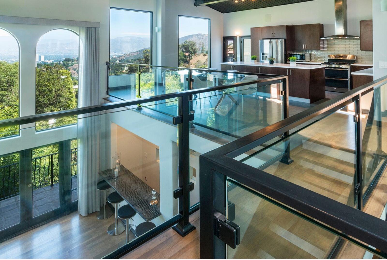 R's Hollywood Hills House — photo 1
