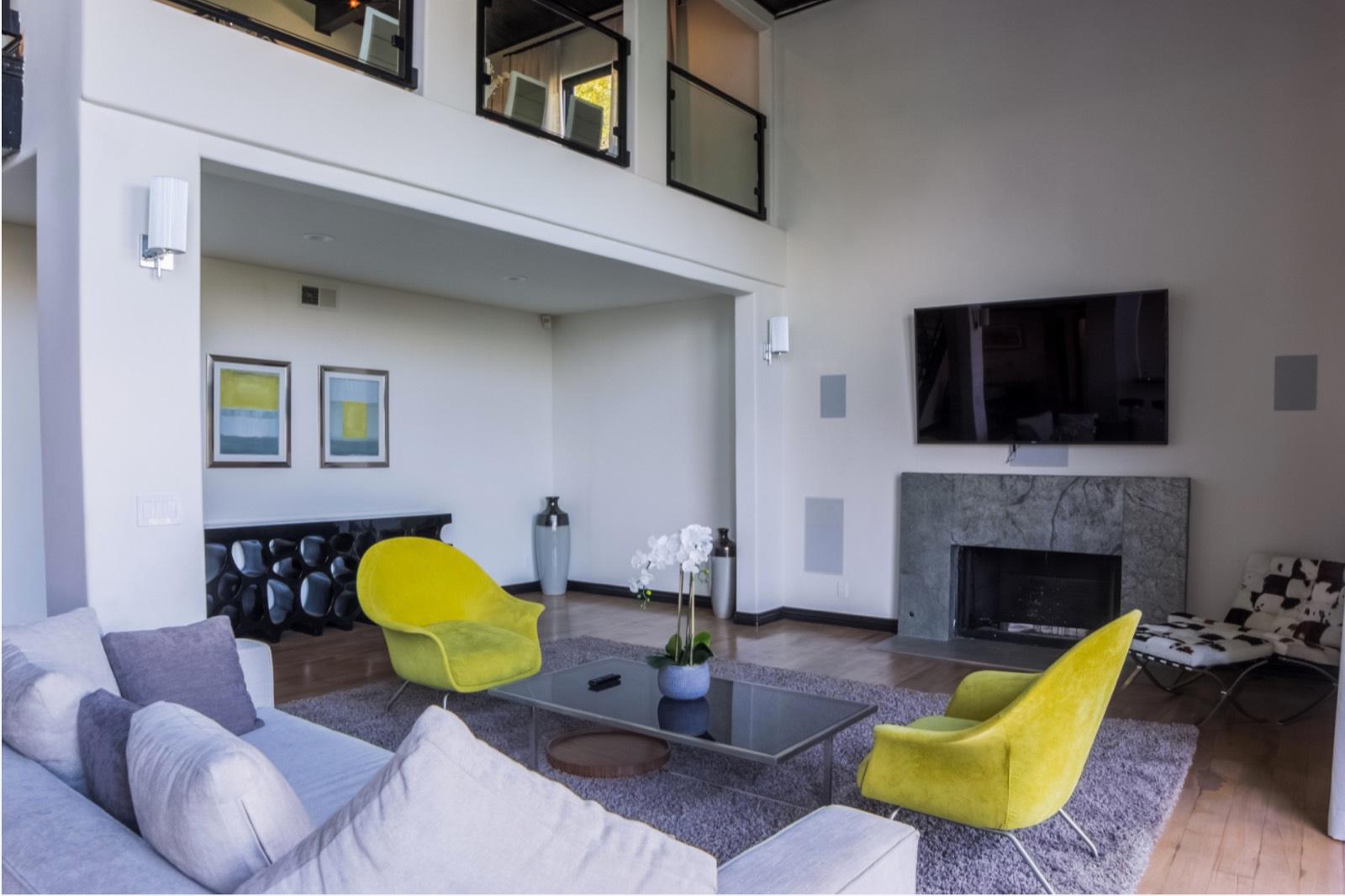 R's Hollywood Hills House — photo 5