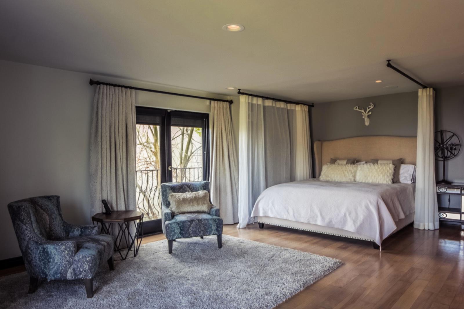 R's Hollywood Hills House — photo 9