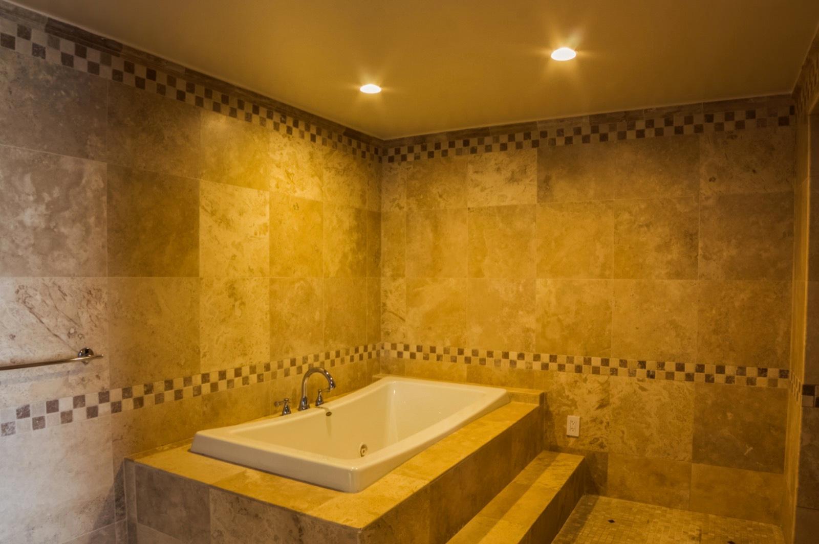 R's Hollywood Hills House — photo 10