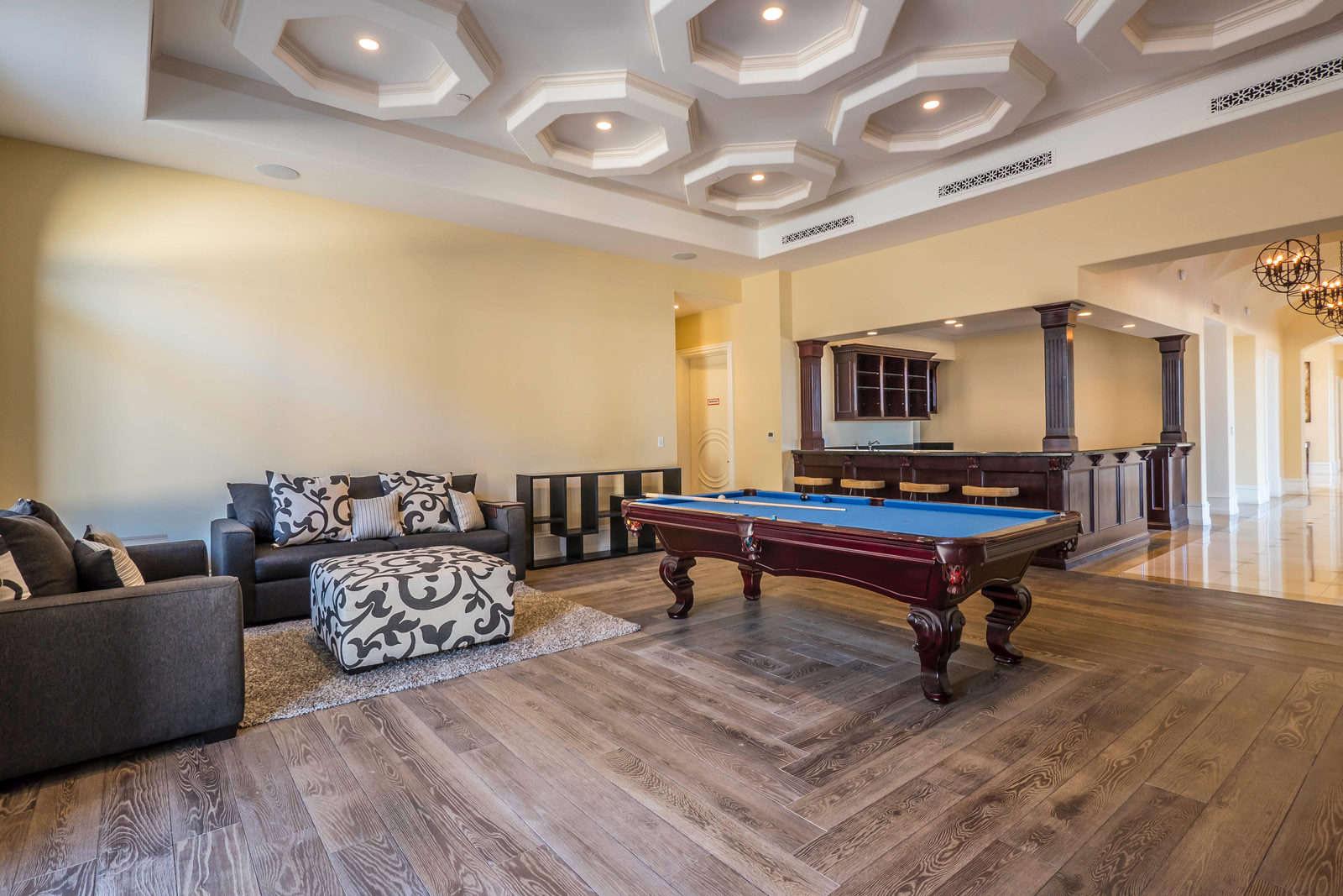 R's Huge Traditional Valley Mansion — photo 6