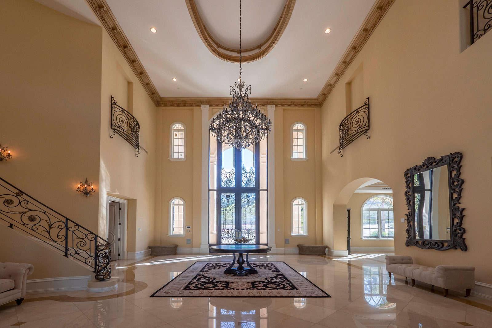 R's Huge Traditional Valley Mansion — photo 7