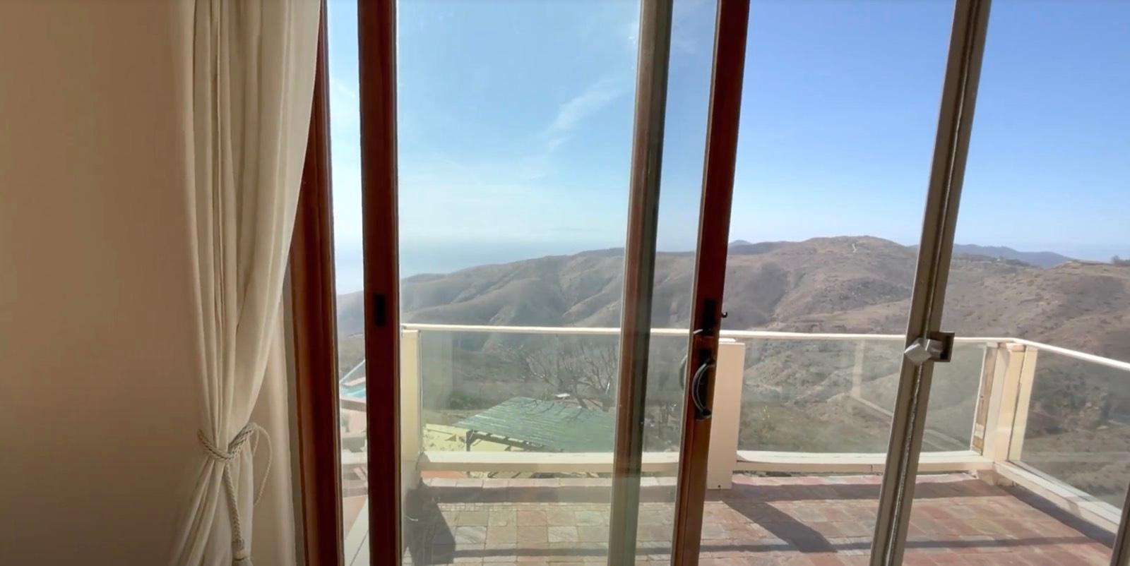 R's Malibu Mountain Sky — photo 6