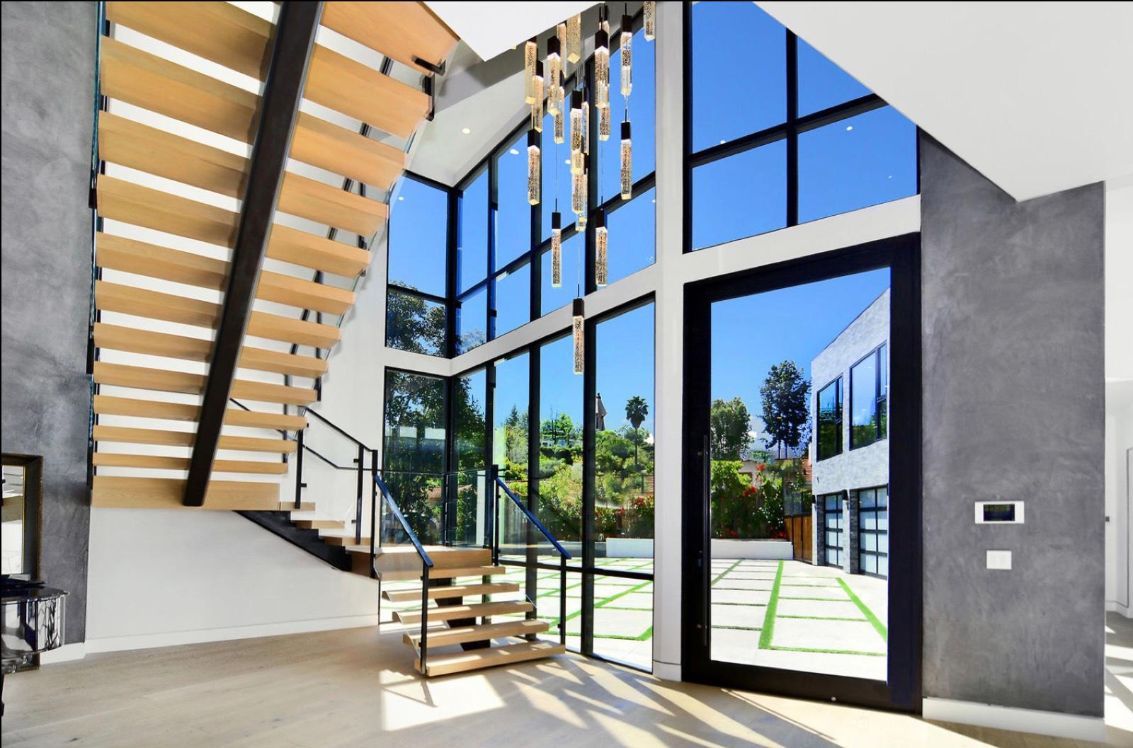 R's Modern Glass Mansion — photo 9