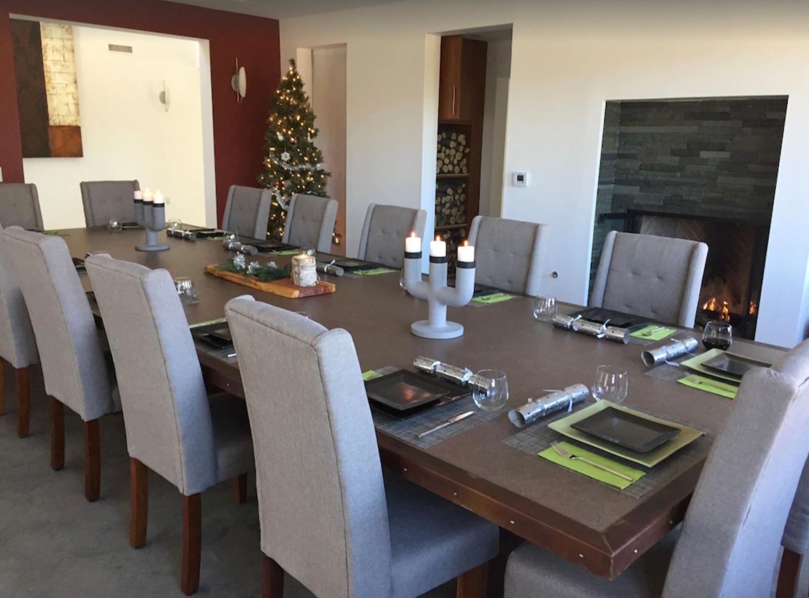 R's Modern Hills Home — photo 10
