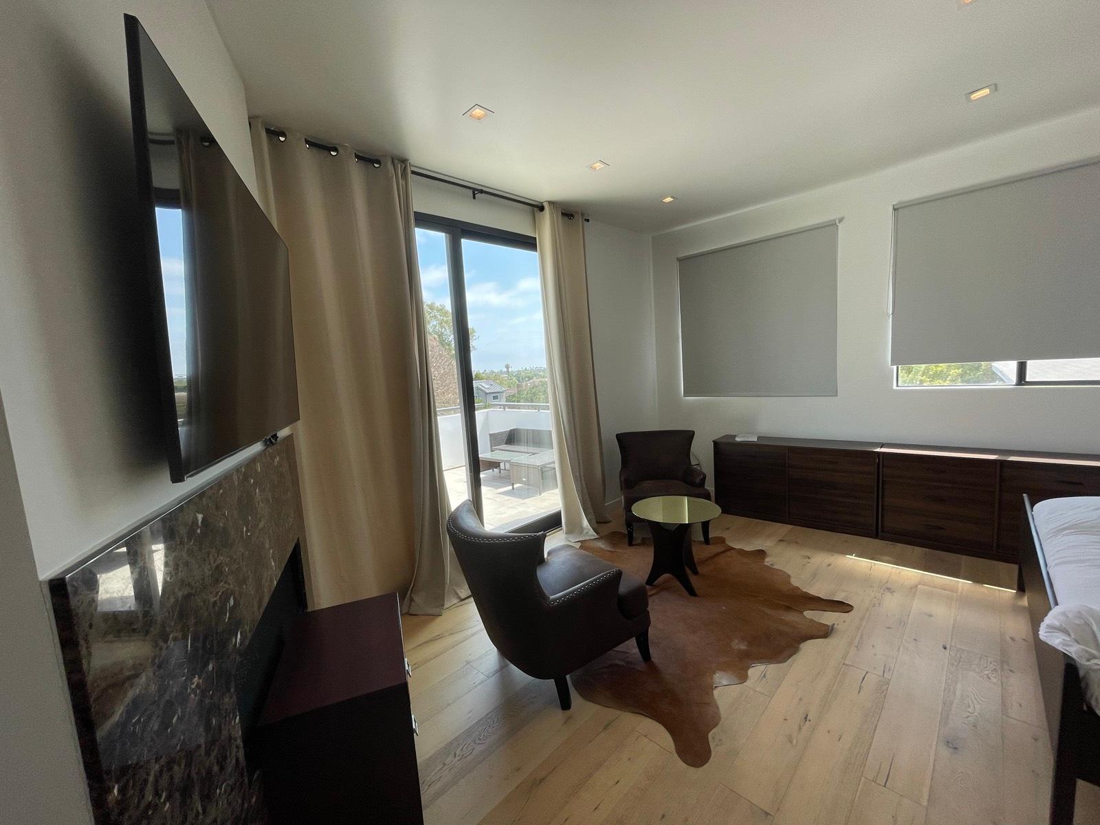 R's Modern SM Home — photo 2