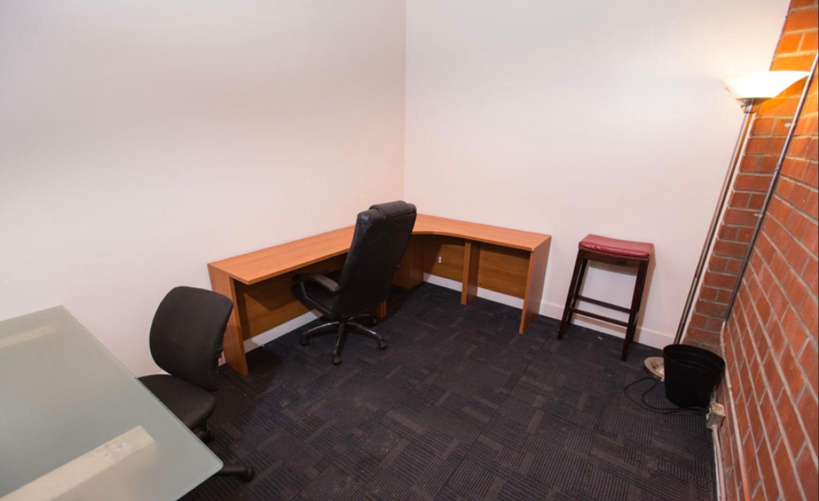 R's office — photo 2