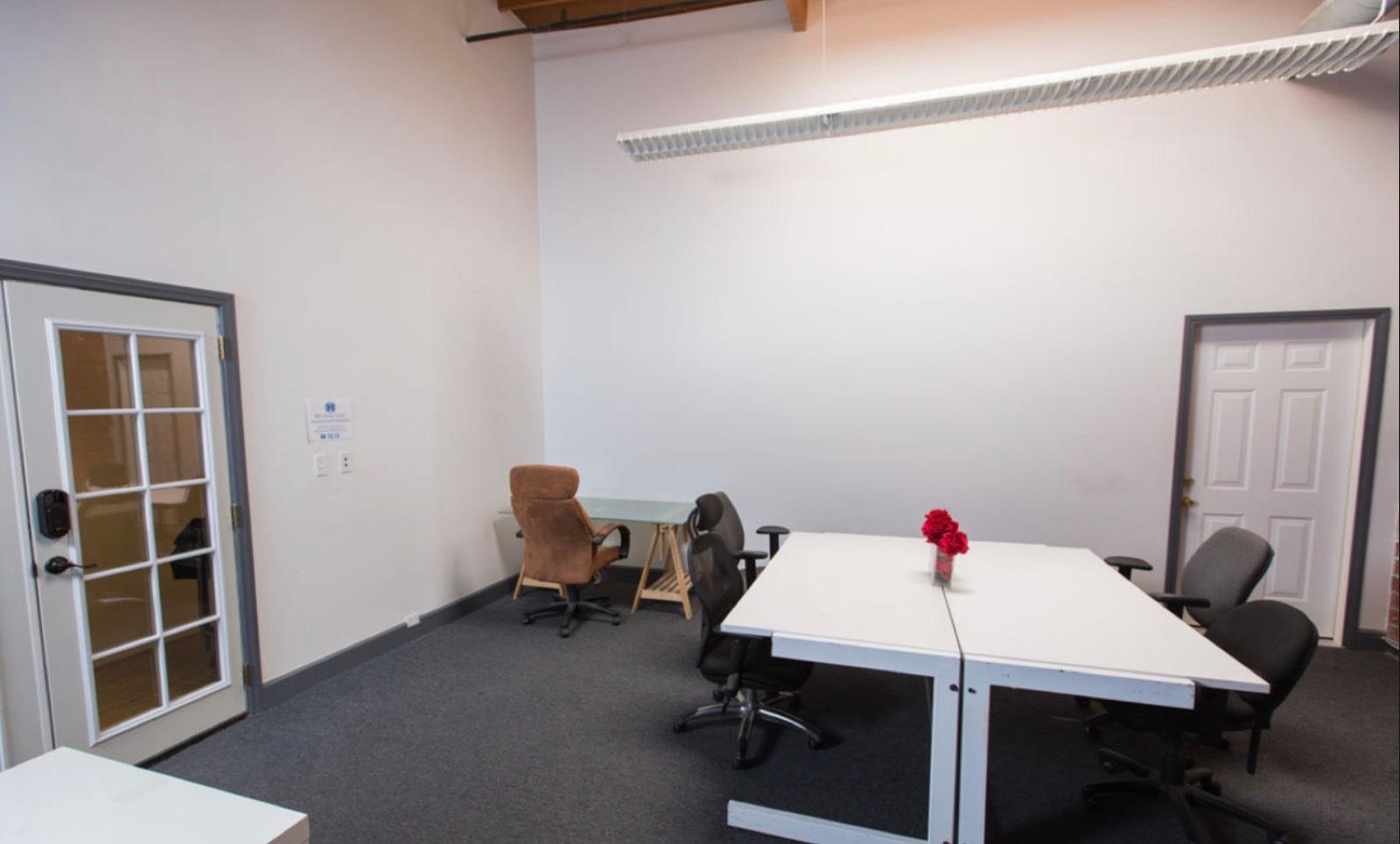 R's office — photo 4