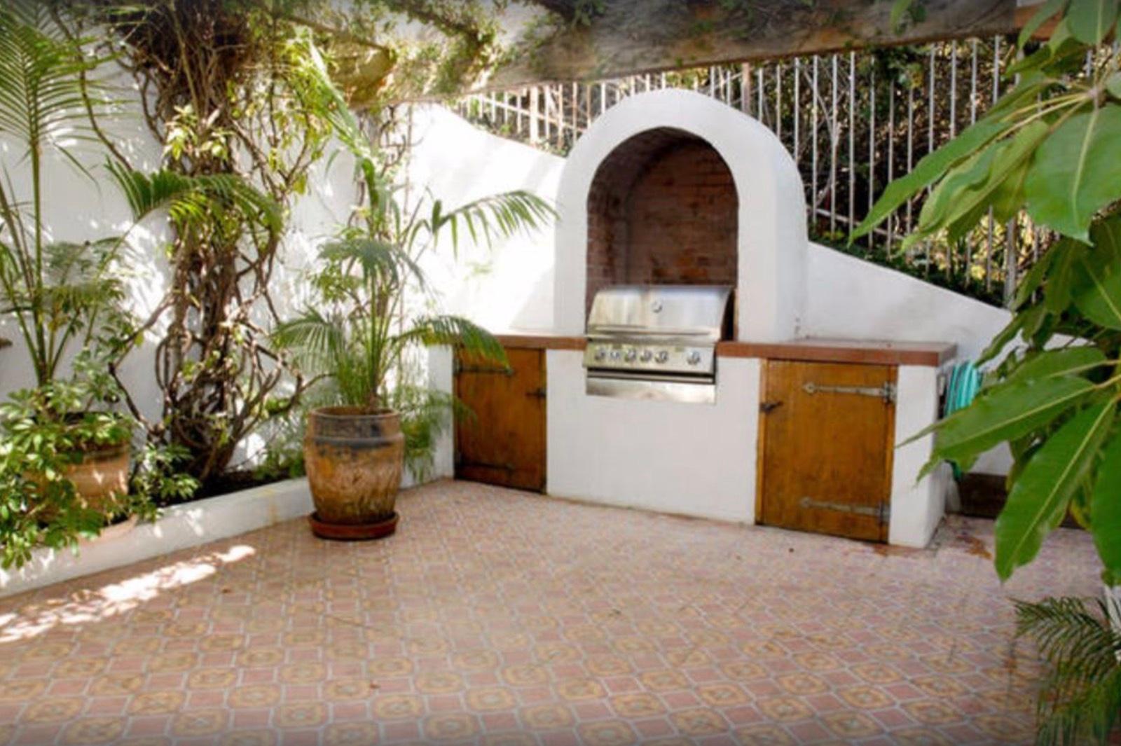 R's Spanish Hollywood — photo 11