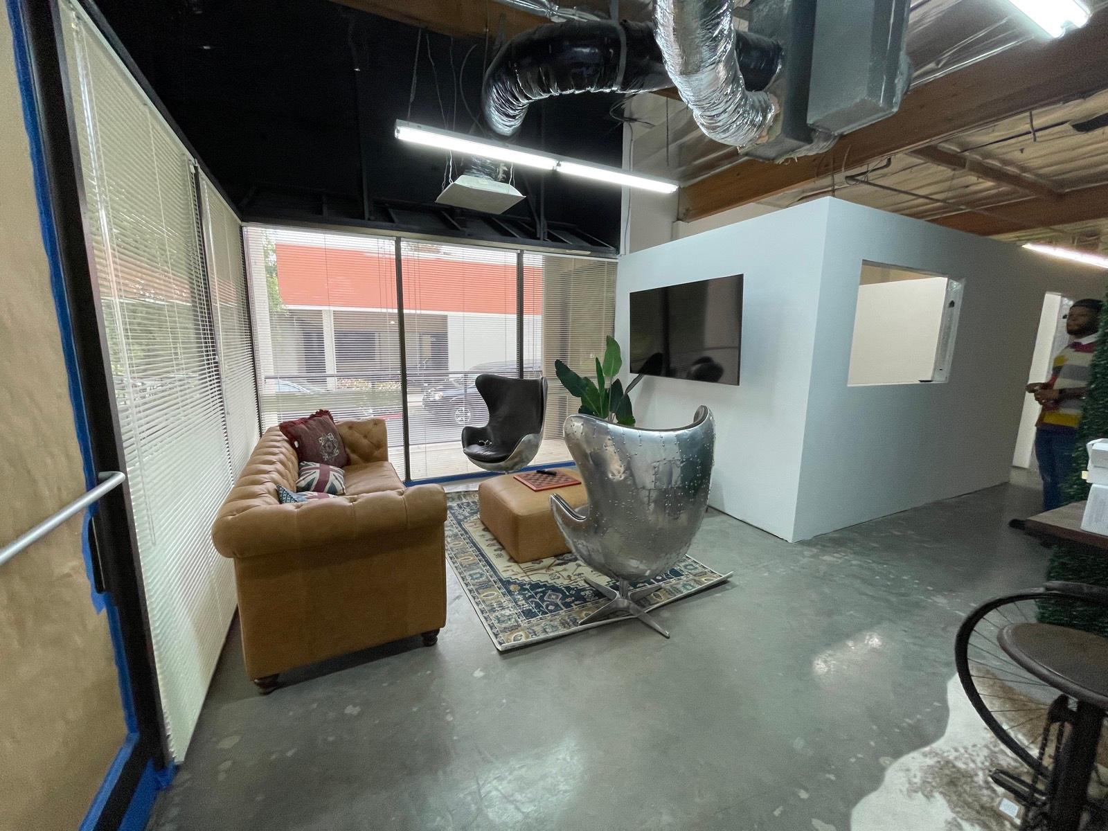 R's Studio Office — photo 1