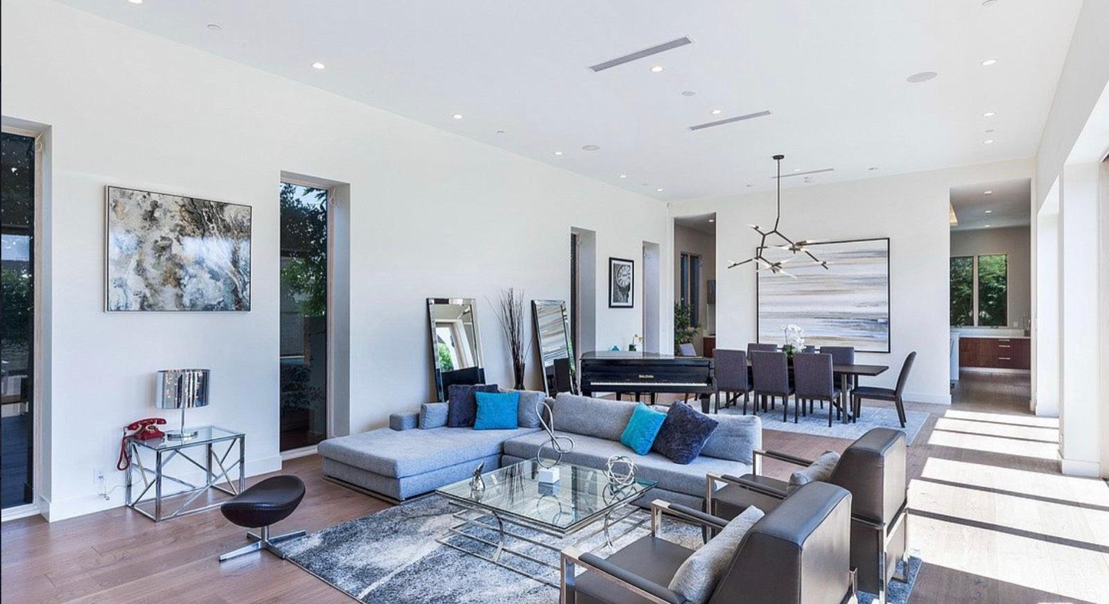 R's Trendy Modern House — photo 12
