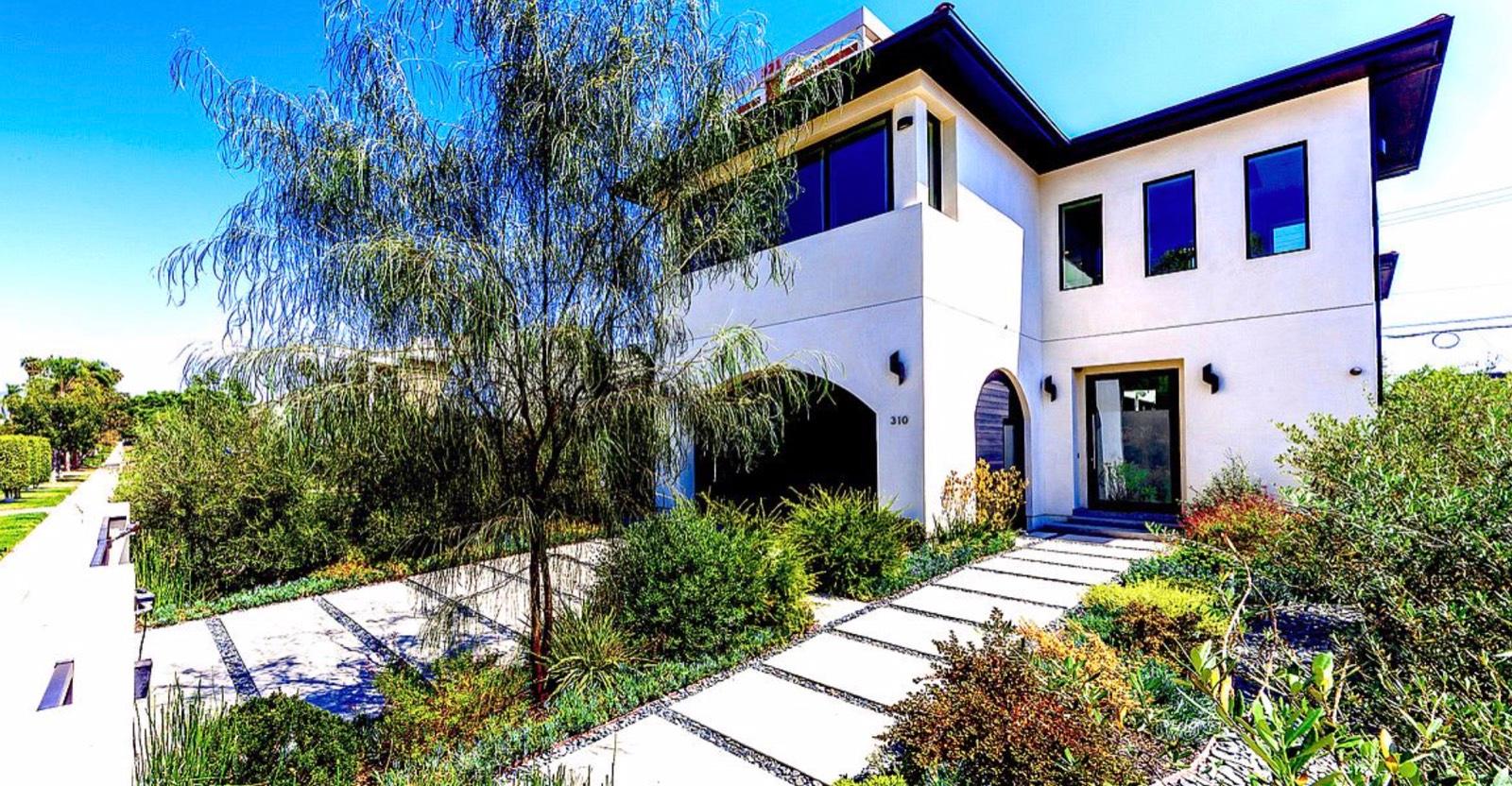 R's Trendy Modern House — photo 8