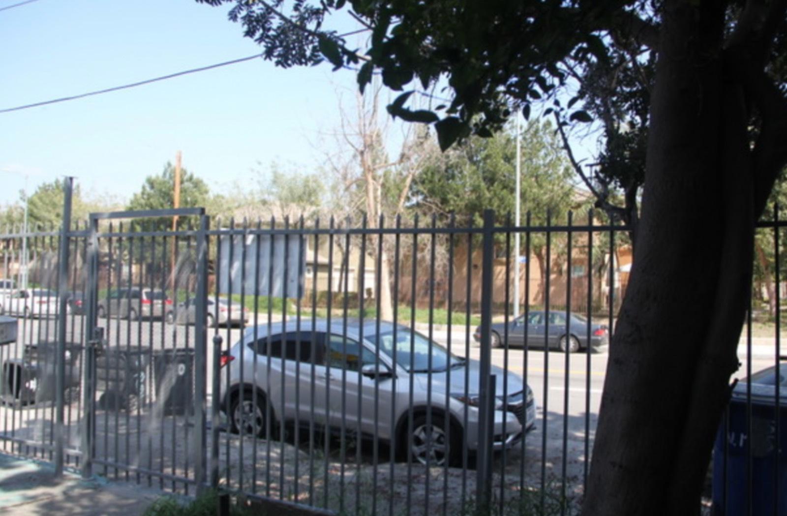 Rundown Downtown House — photo 3
