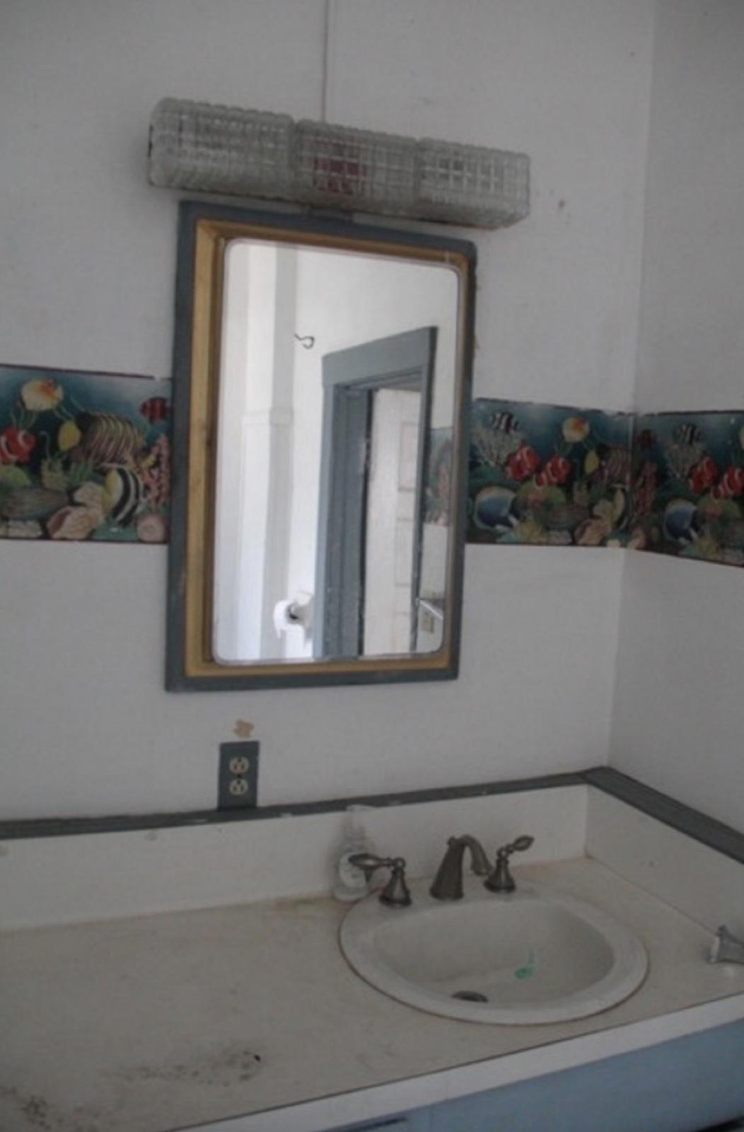 Rundown Downtown House — photo 4