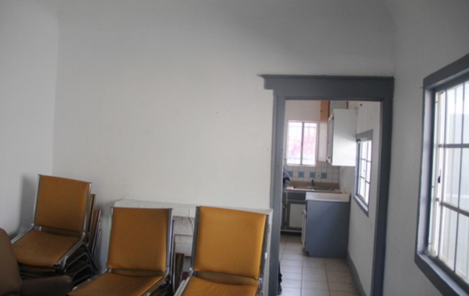 Rundown Downtown House — photo 8