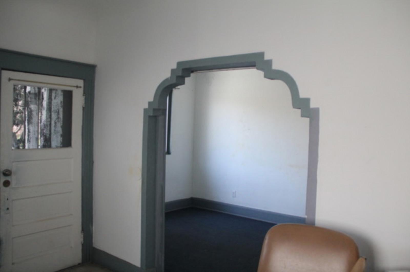 Rundown Downtown House — photo 9