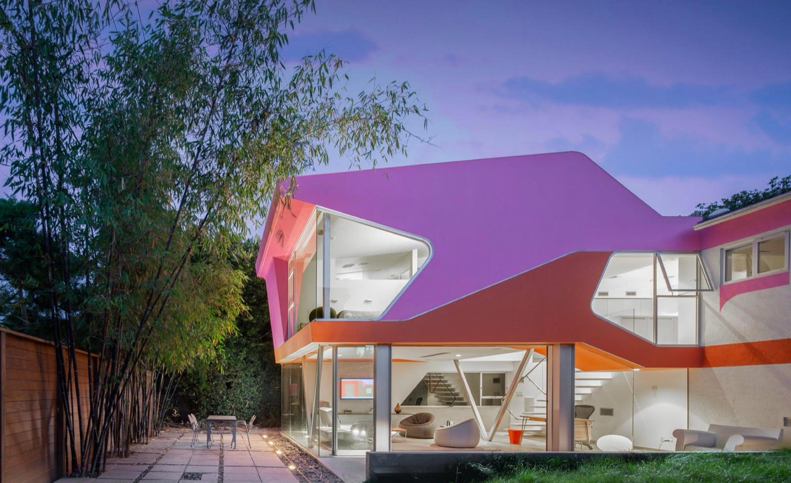 RV S Futuristic Colorful Home — photo 2