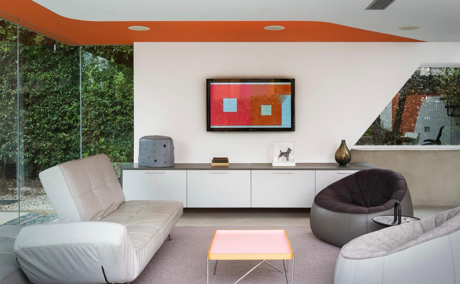 RV S Futuristic Colorful Home — photo 4