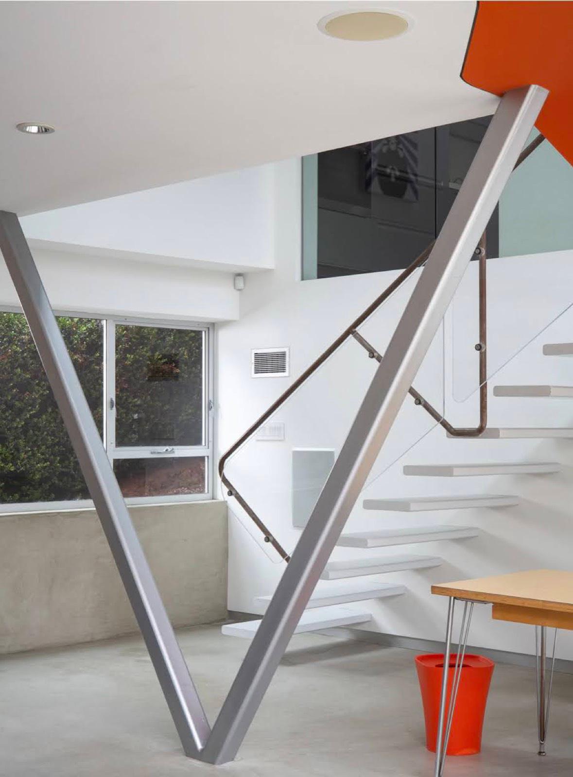 RV S Futuristic Colorful Home — photo 10