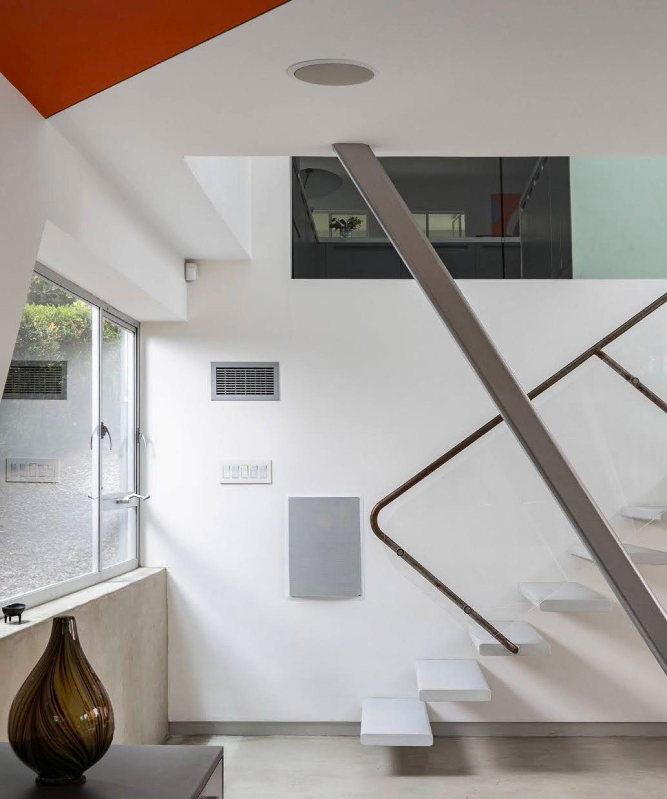 RV S Futuristic Colorful Home — photo 11