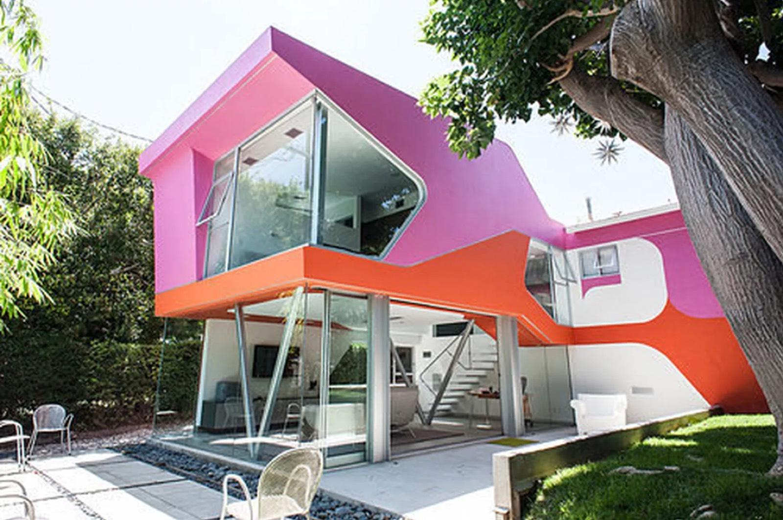 RV's Colorful Mod House — photo 1