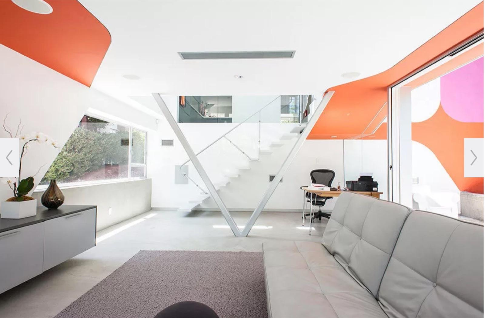 RV's Colorful Mod House — photo 3