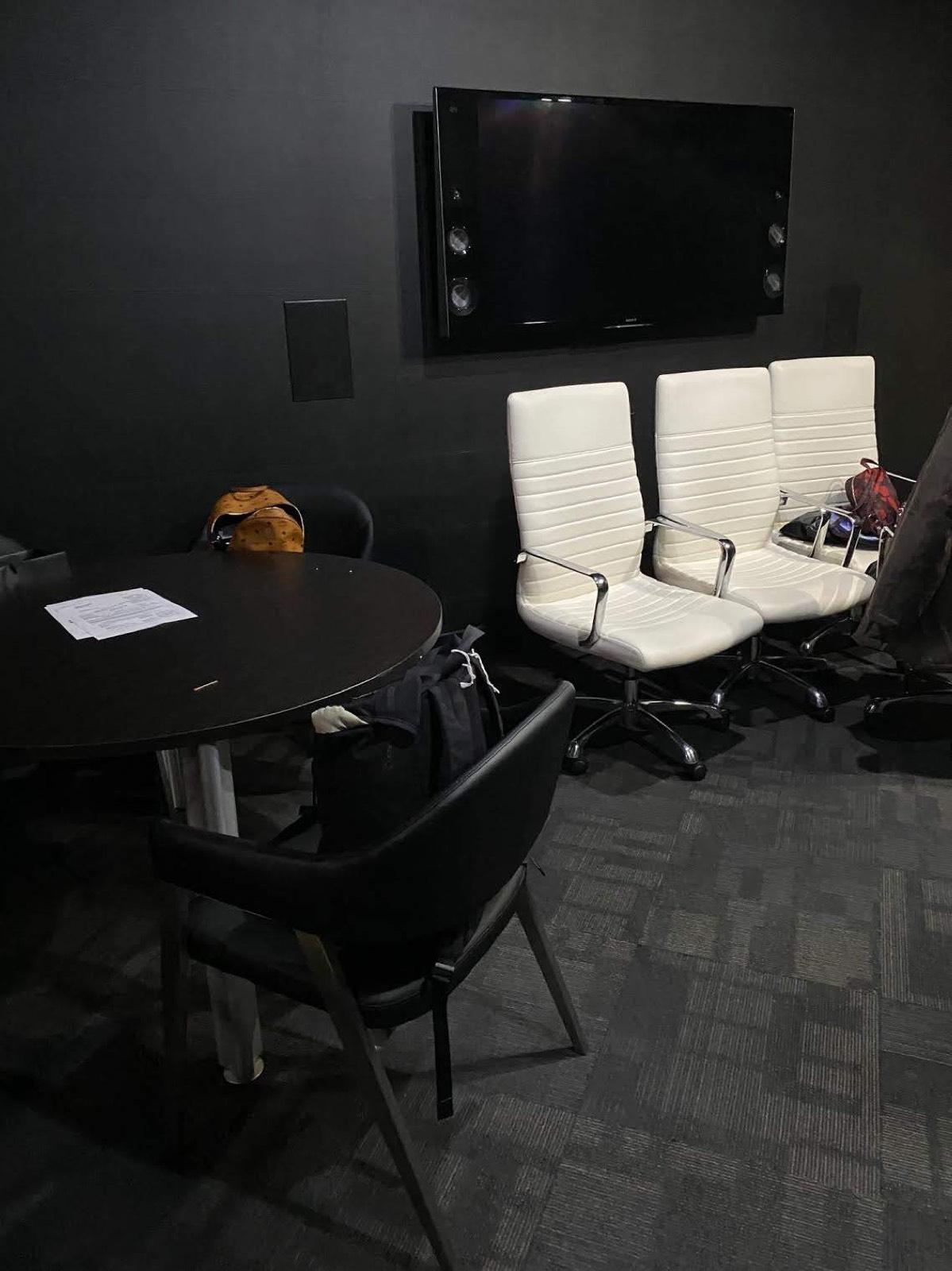 R&Y Modern Office — photo 11