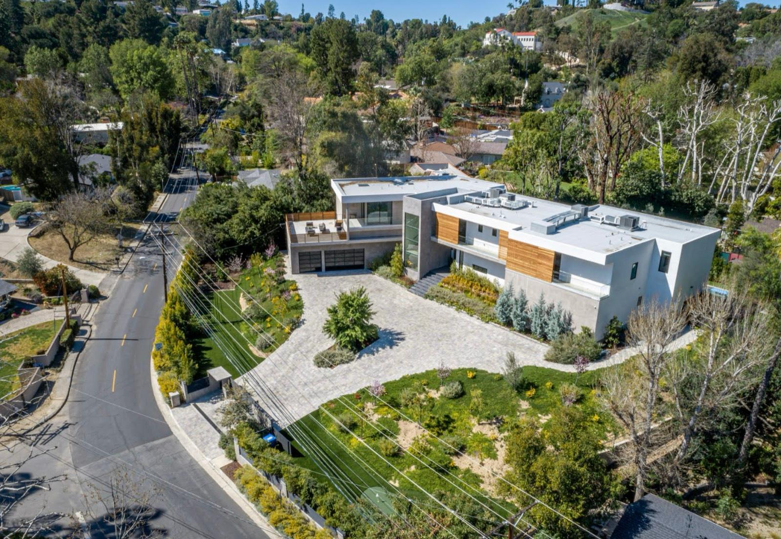 S and M's Modern Valley Mansion 11218 — photo 4