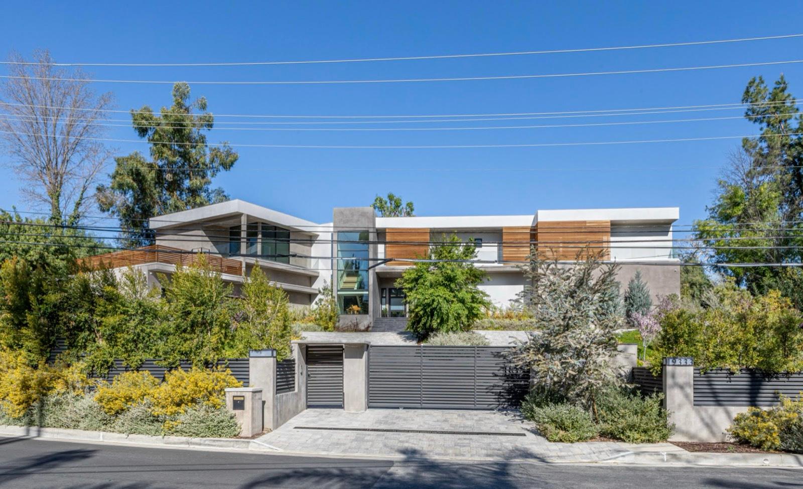 S and M's Modern Valley Mansion 11218 — photo 5