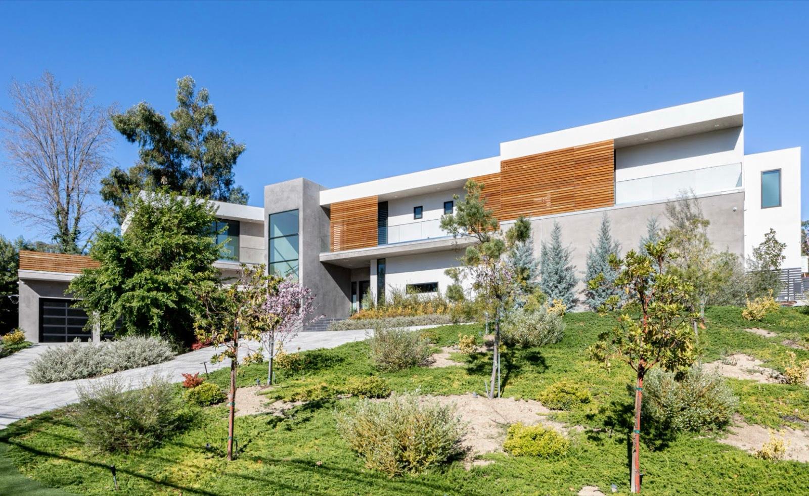 S and M's Modern Valley Mansion 11218 — photo 10