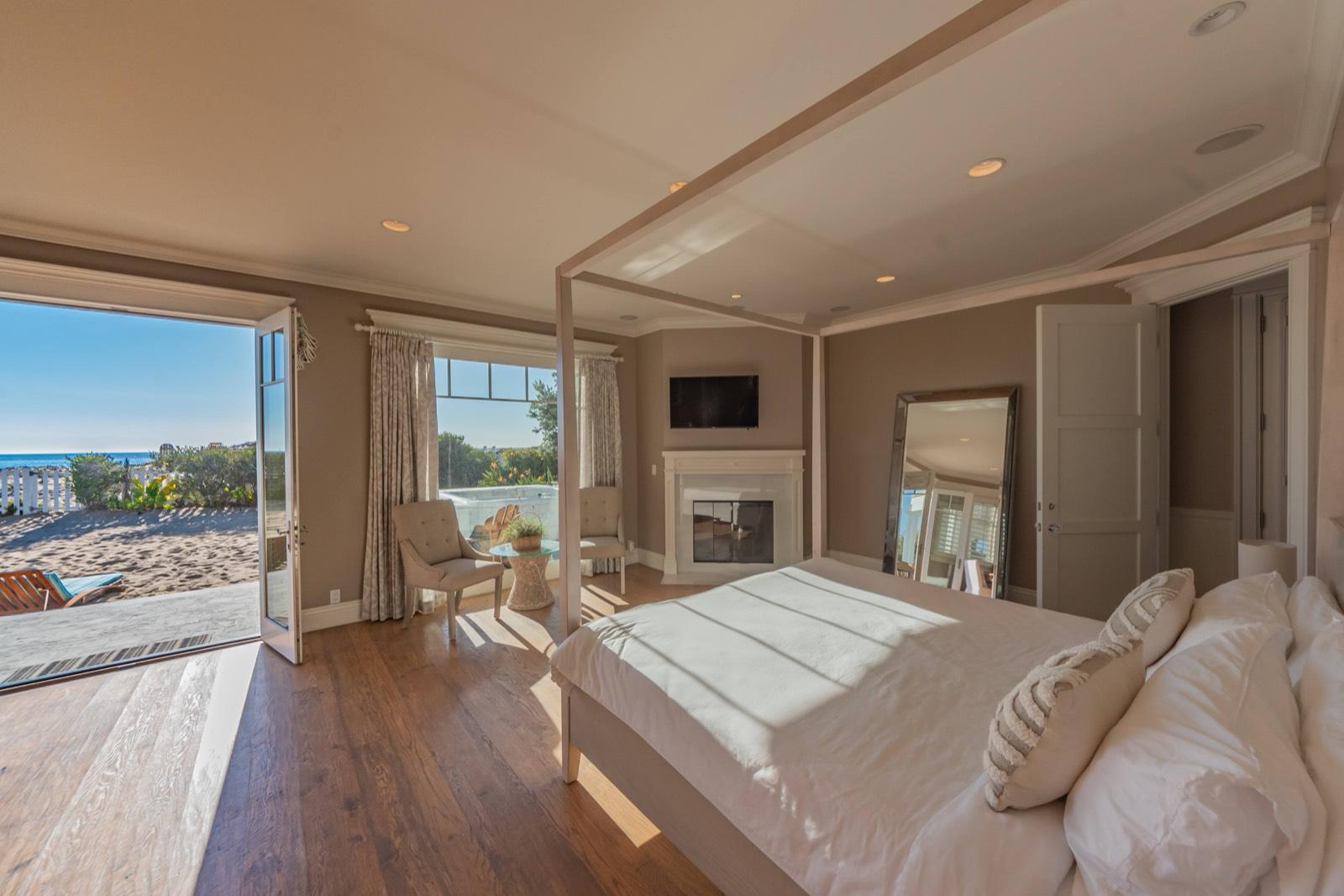 S's Beachfront Cape Cod Home 11216 — photo 10