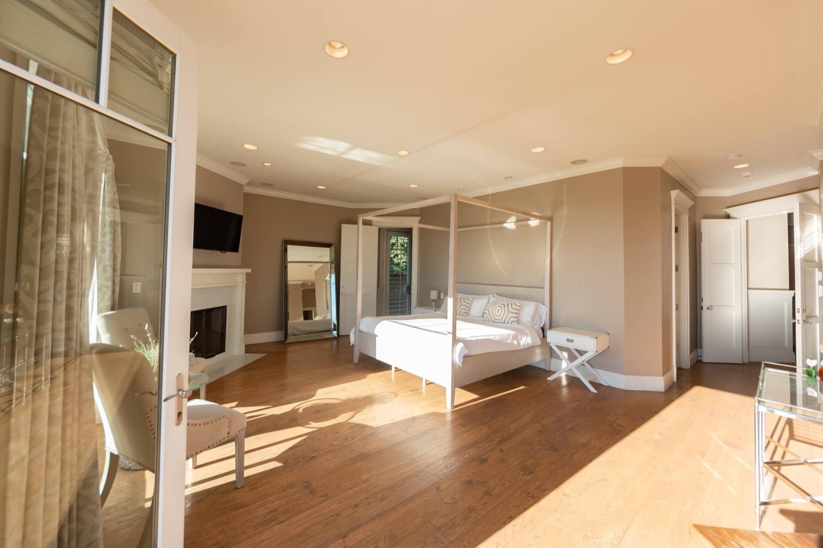 S's Beachfront Cape Cod Home 11216 — photo 12