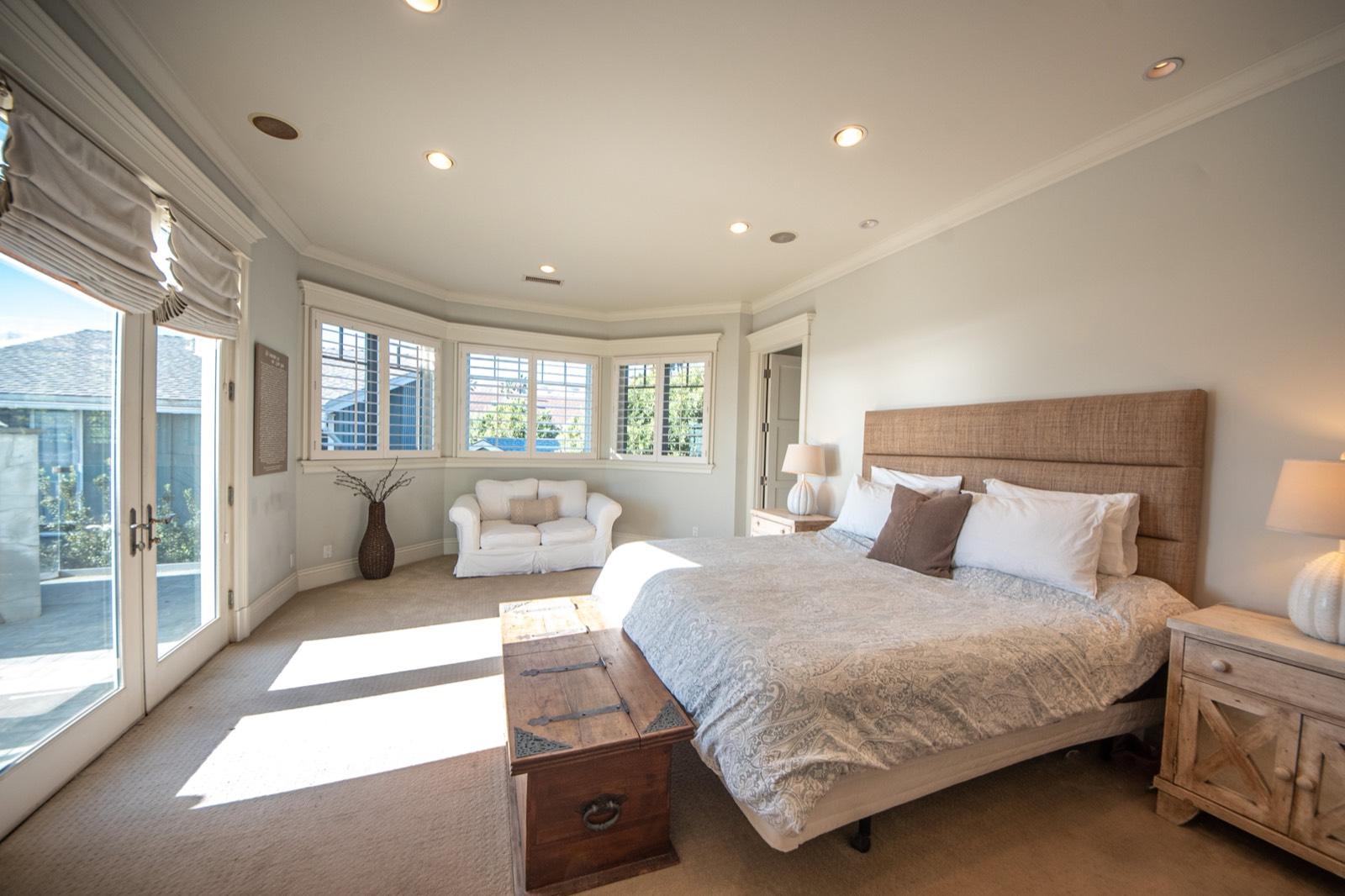 S's Beachfront Cape Cod Home 11216 — photo 4