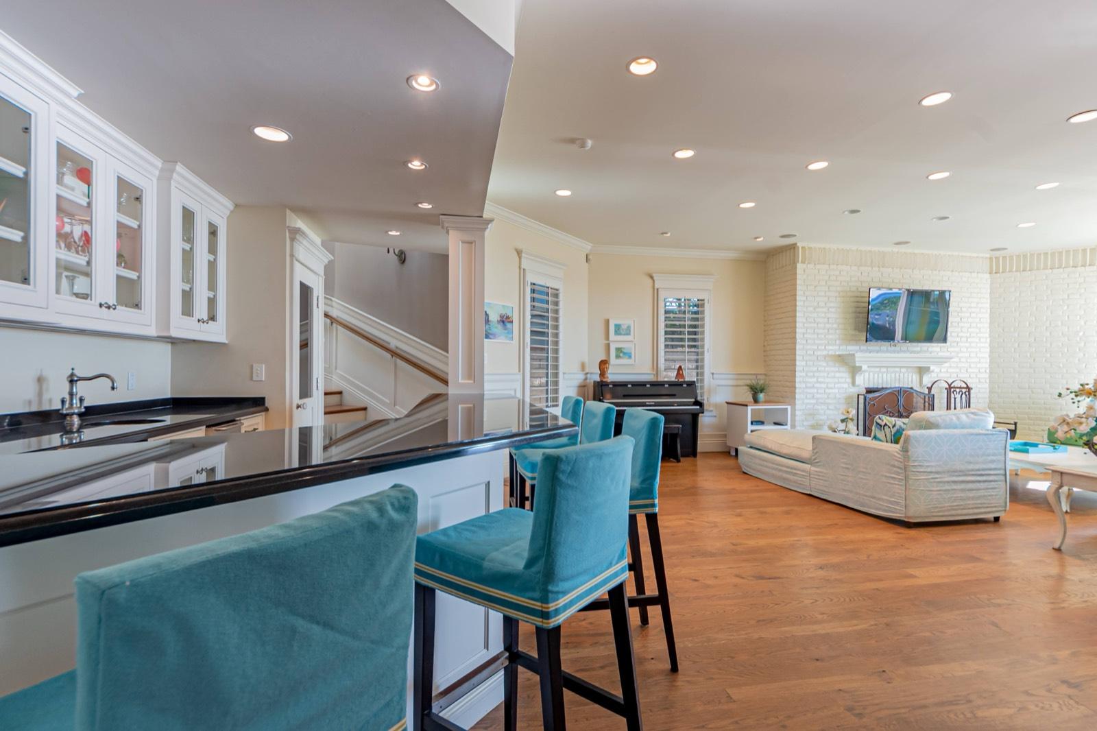 S's Beachfront Cape Cod Home 11216 — photo 9