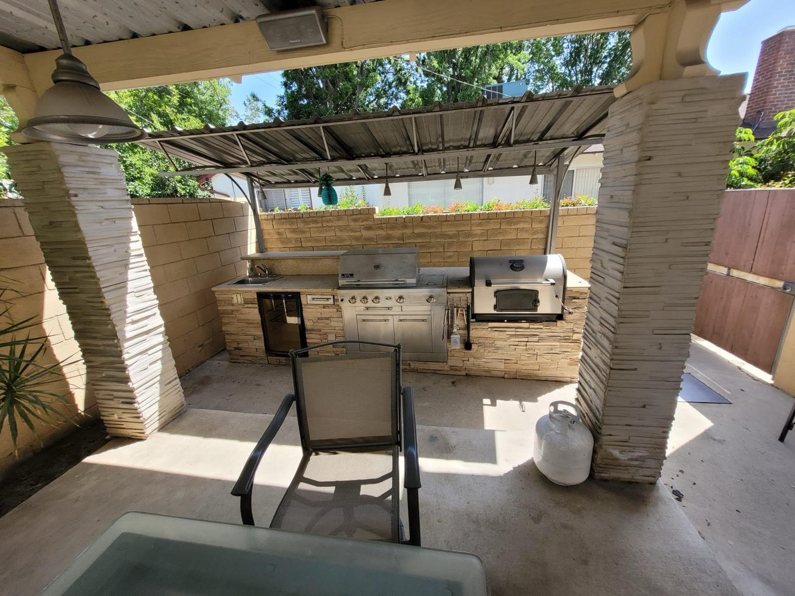 S's Med Suburban Valley Home — photo 1