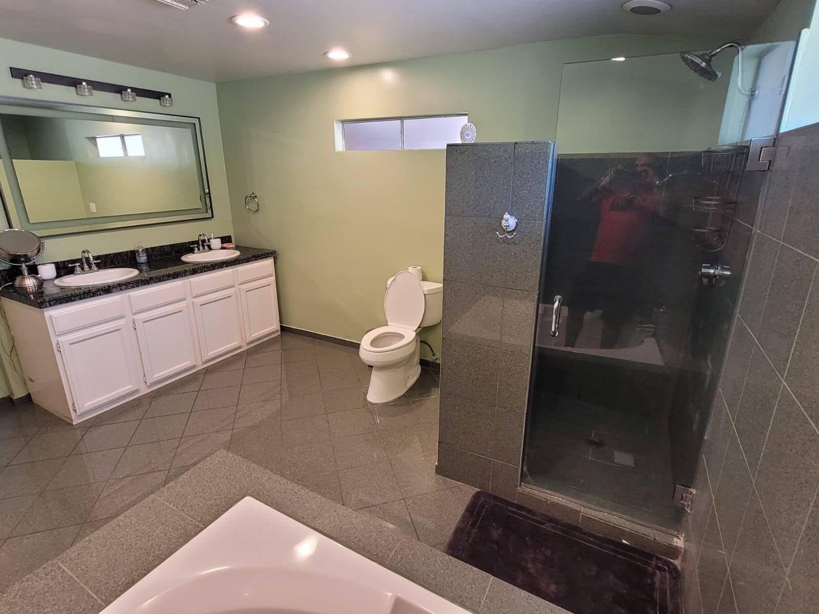 S's Med Suburban Valley Home — photo 11