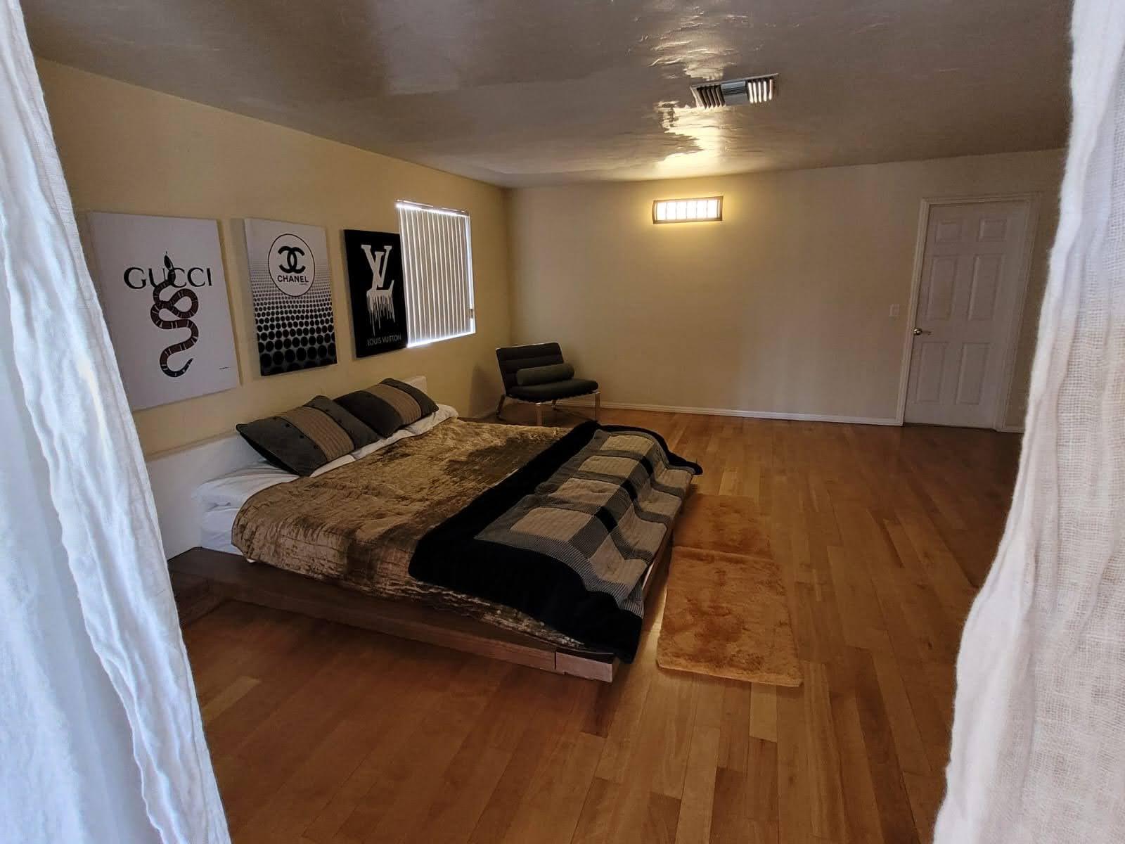 S's Med Suburban Valley Home — photo 4