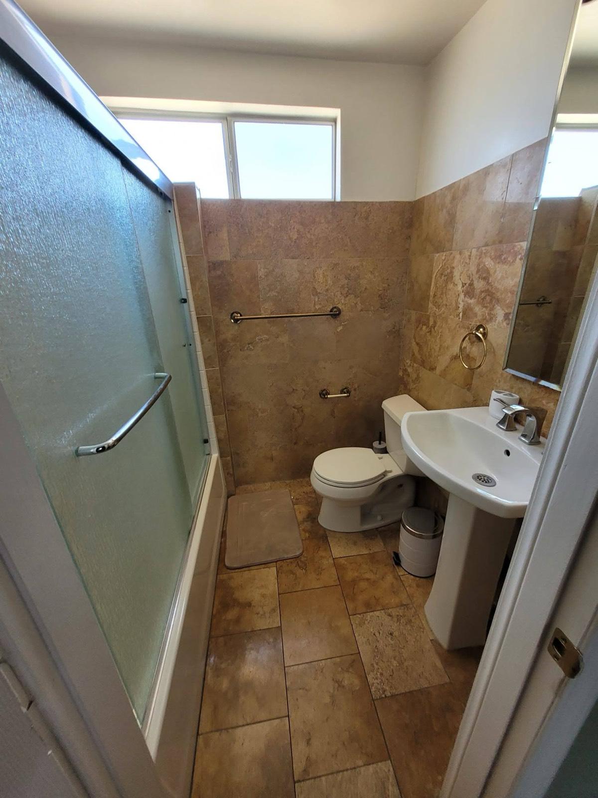 S's Med Suburban Valley Home — photo 5