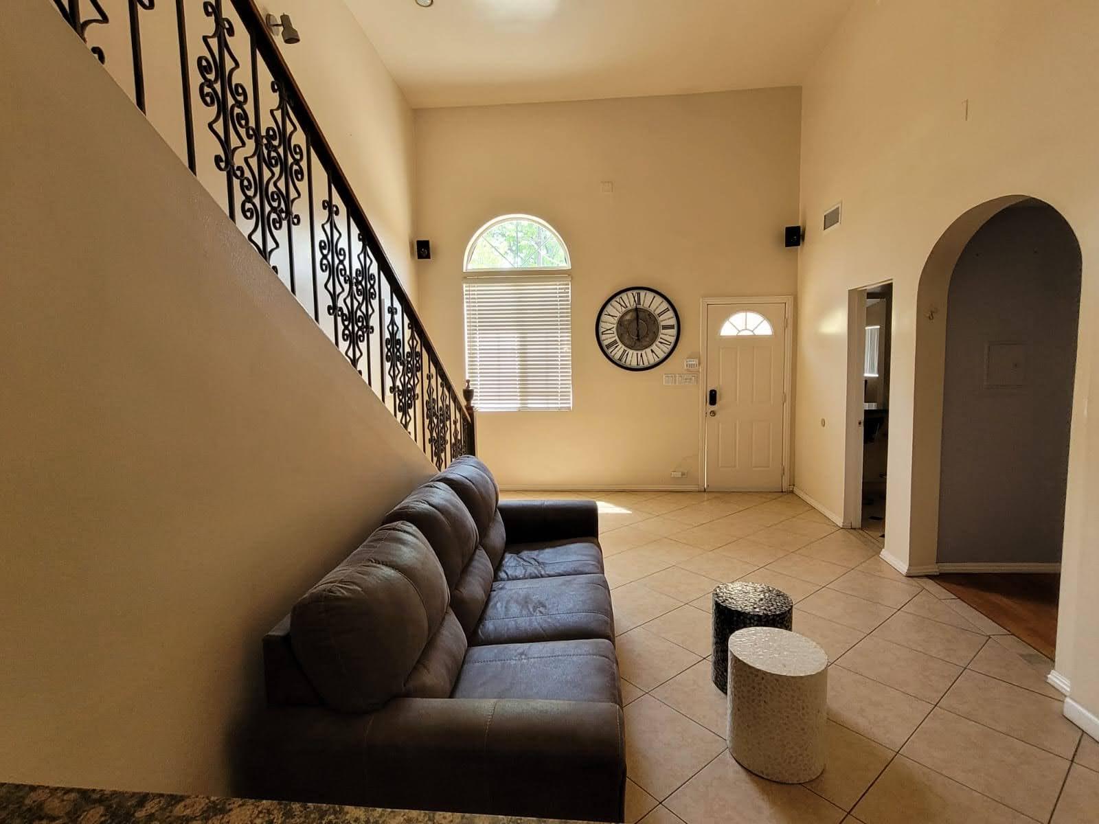S's Med Suburban Valley Home — photo 6
