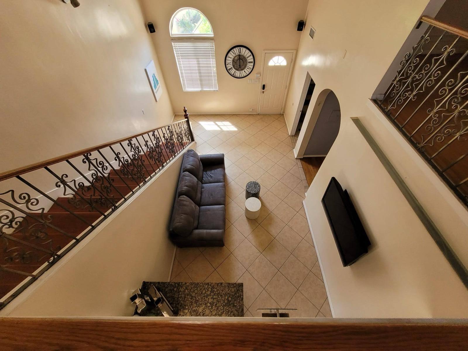 S's Med Suburban Valley Home — photo 8
