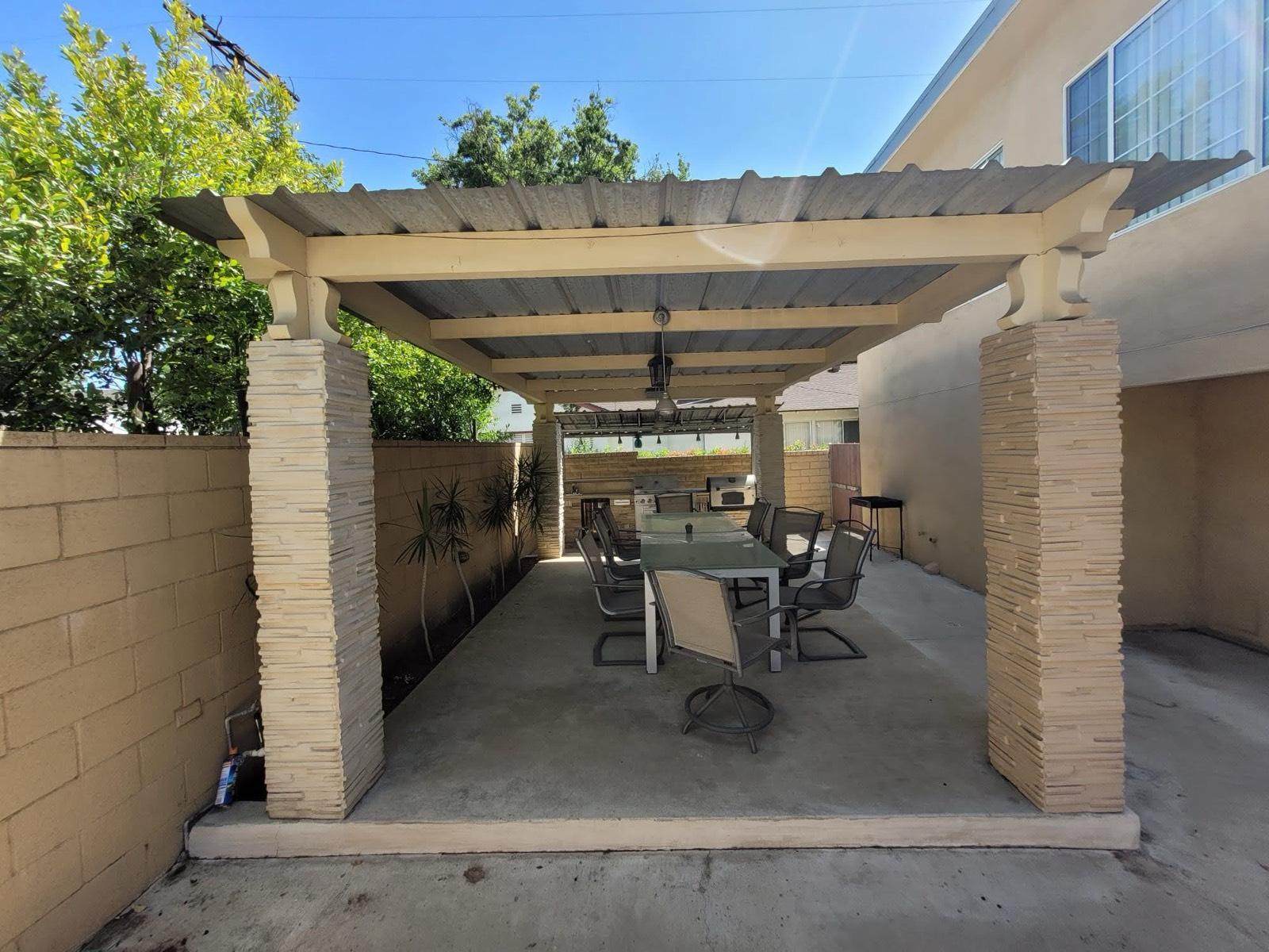 S's Med Suburban Valley Home — photo 9