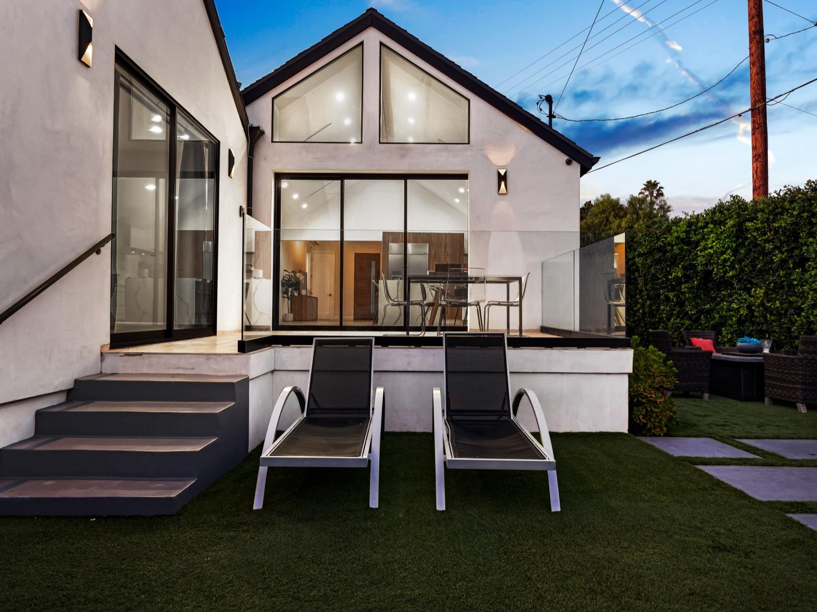 S's Modern Bright Cottage — photo 3